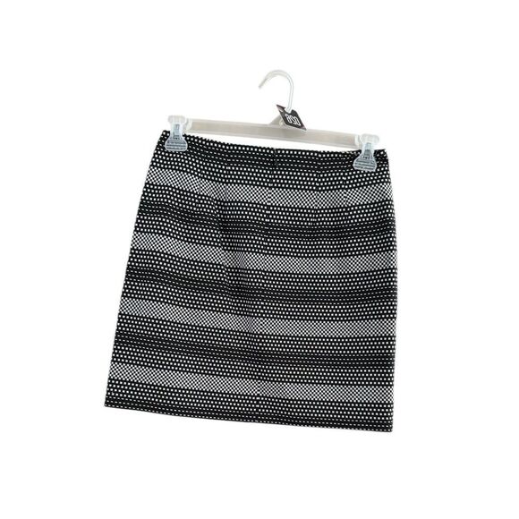 Loft size 4, black and white pencil skirt lined - Picture 3 of 9